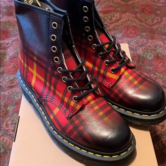 Dr. Martens Shoes - Dr. Martens 1460 Tartan Backhand UK6 NIB
